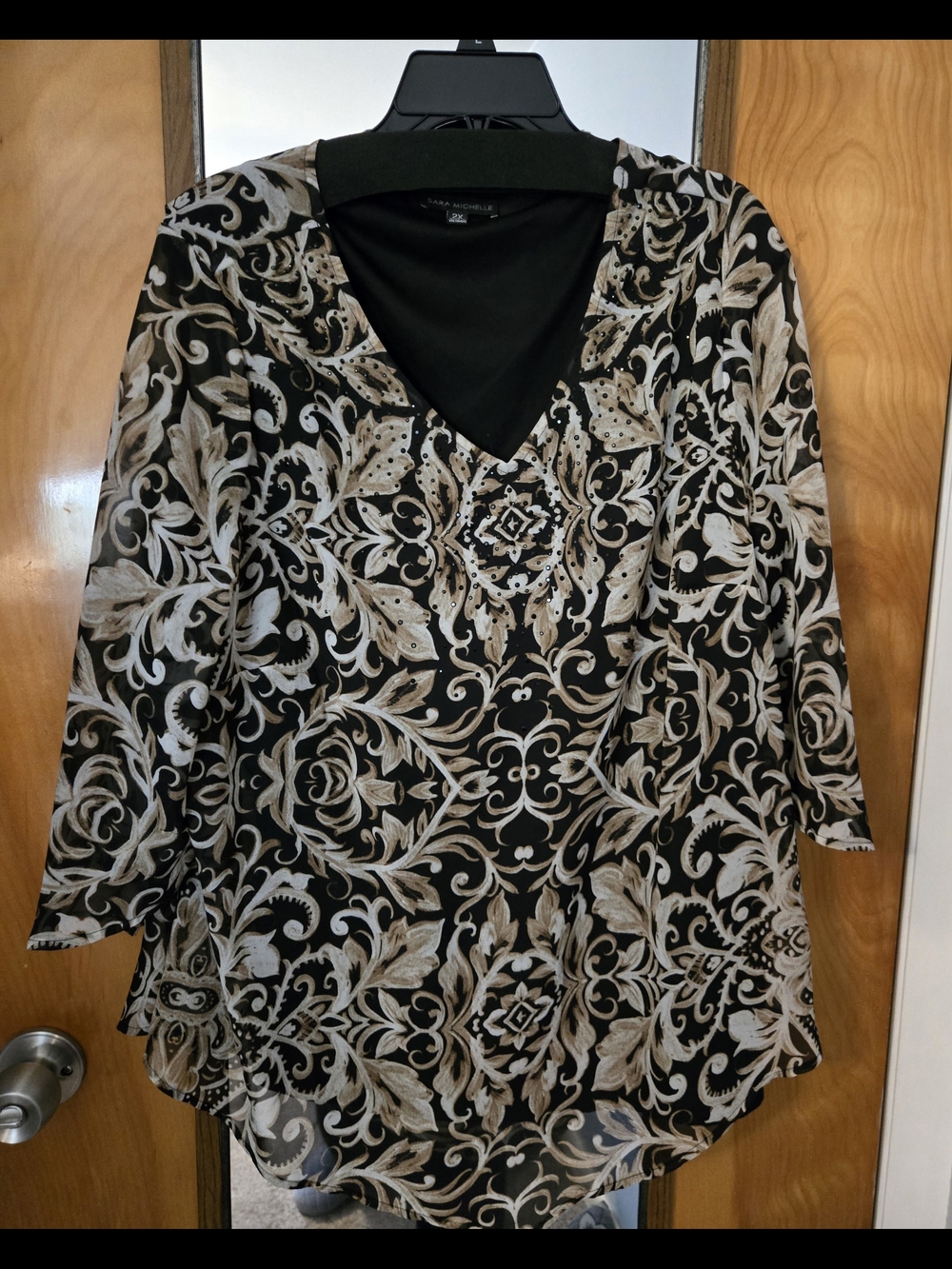 Sara Michelle Black and Beige V-Neck Printed Blouse